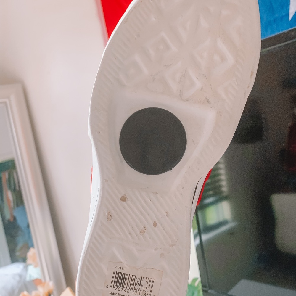 Converse Ceramic Coin Bank - Picture 4 of 4